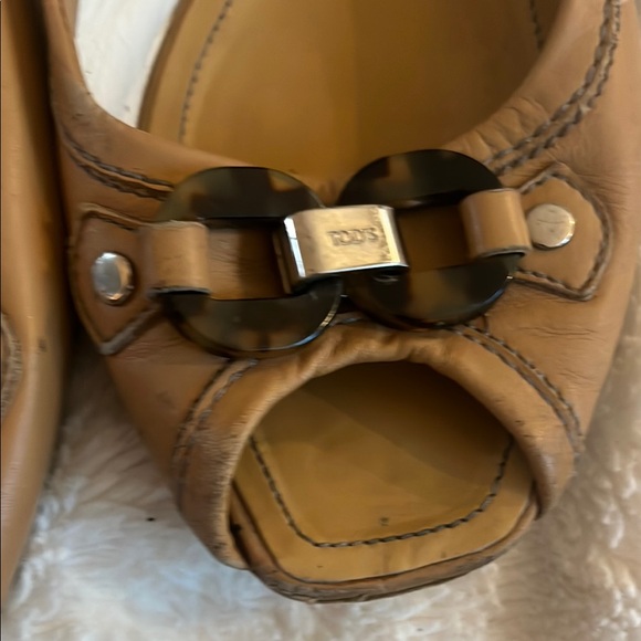 Tod's Tan Leather Flats with Bow Accent - Picture 3 of 5